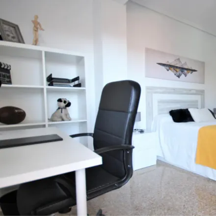 Image 4 - Carrer de Campoamor, 46021 Valencia, Spain - Room for rent