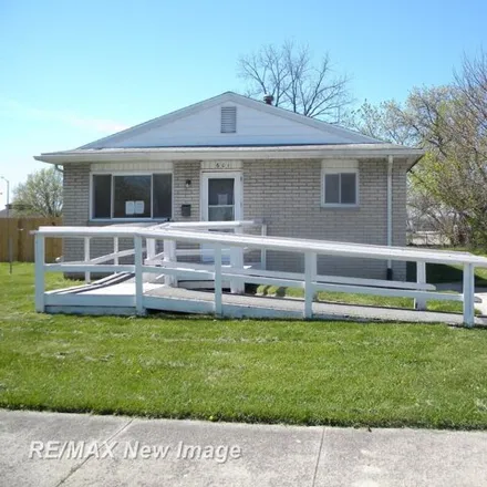 Buy this 3 bed house on 559 Athens Street in Saginaw, MI 48601