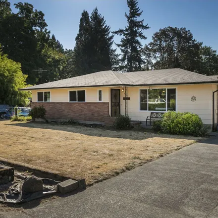 Buy this 5 bed house on 4032 Southeast Filbert Street in Milwaukie, OR 97222
