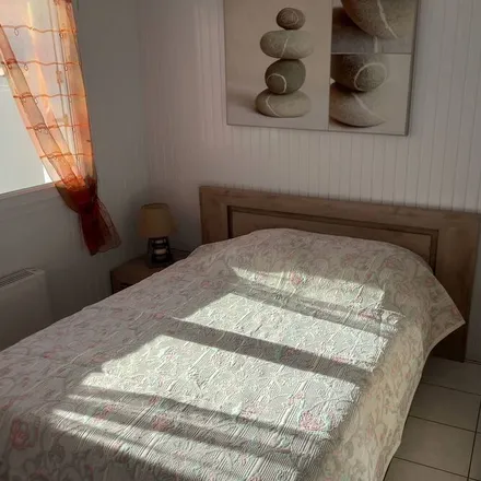 Rent this 3 bed house on L'Aiguillon-la-Presqu'île in Vendée, France
