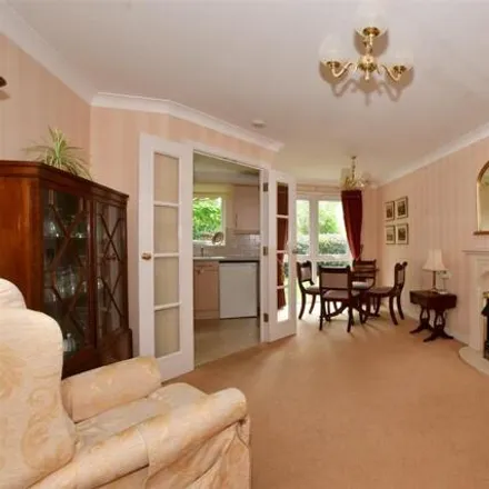Image 4 - Lower Mead, Redhill, RH1 2FG, United Kingdom - Apartment for sale