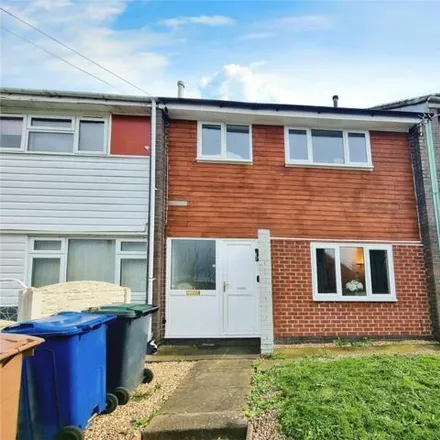 Rent this 3 bed townhouse on Meere Close in Norton-Le-Moors, ST6 8DP