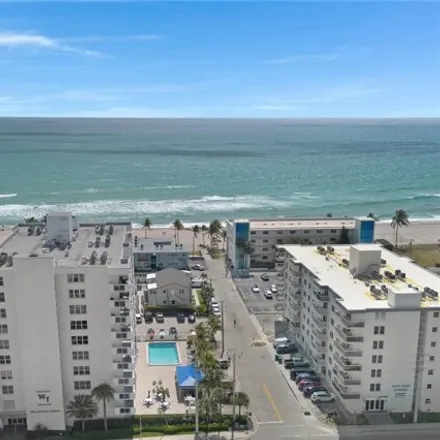 Buy this 2 bed condo on 373 Foxglove Terrace in Beverly Beach, Hollywood