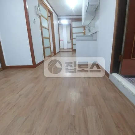 Rent this 3 bed apartment on 서울특별시 송파구 삼전동 100-17
