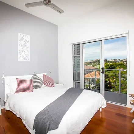 Rent this 1 bed apartment on Bulimba QLD 4171