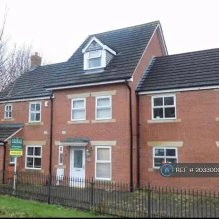 Rent this 3 bed townhouse on Thresher Drive in Swindon, SN25 4AD