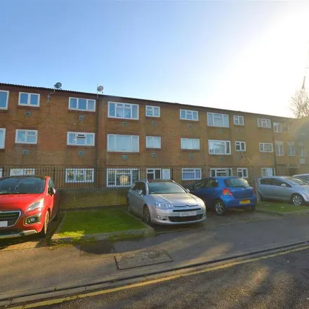 Rent this 2 bed apartment on Stratfield Road in Slough, SL1 1UW