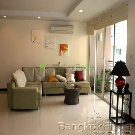 Rent this 3 bed apartment on くろ田 Kuroda คูโรดะ in 9/5-6, Soi Thana Aket