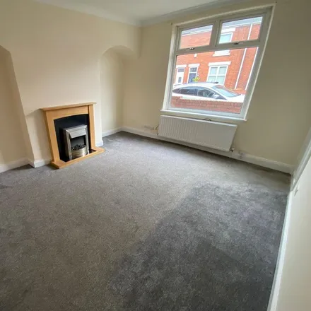 Image 2 - 31 Onslow Terrace, Langley Moor, DH7 8HD, United Kingdom - Townhouse for rent