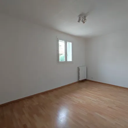 Rent this 3 bed apartment on Avenue des Étangs in 11100 Narbonne, France