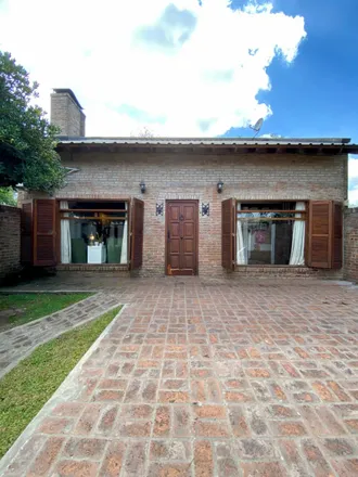 Buy this studio house on Santiago Derqui 1627 in Burzaco, Argentina