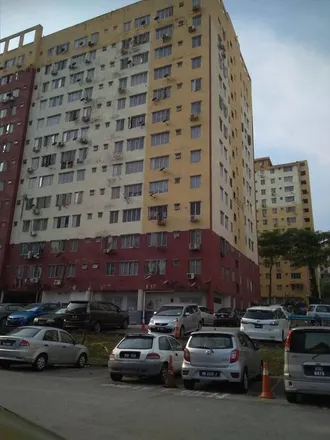 Rent this 3 bed apartment on Jalan SH 1/2 in Selayang Heights, 68100 Selayang Municipal Council