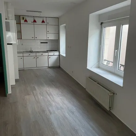 Image 5 - 14 Rue Charles de Gaulle, 42190 Charlieu, France - Apartment for rent