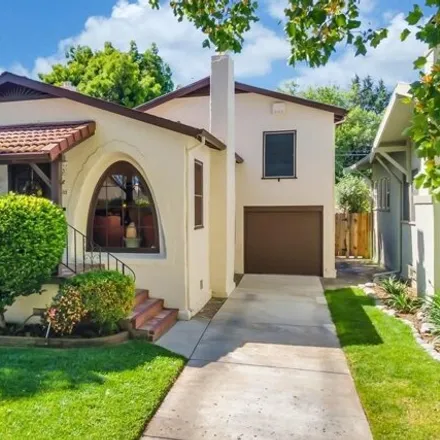 Buy this 3 bed house on Freeport Boulevard in Sacramento, CA 95818