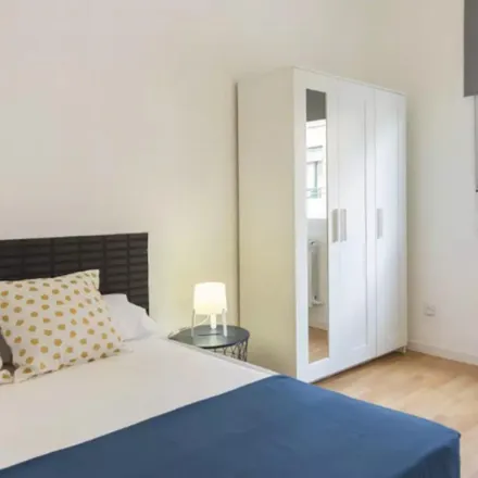Rent this 6 bed room on Avenida del Monte Igueldo in 52, 28053 Madrid