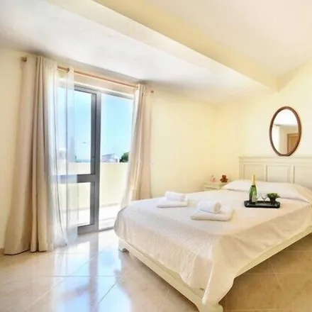 Rent this 8 bed house on Albufeira-Ferreiras in Largo da Estação, 8200-569 Albufeira