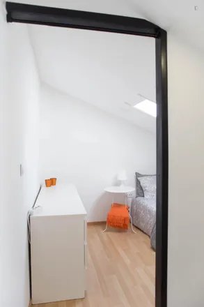 Image 5 - Rua de Augusto Gil, 4100-112 Porto, Portugal - Apartment for rent