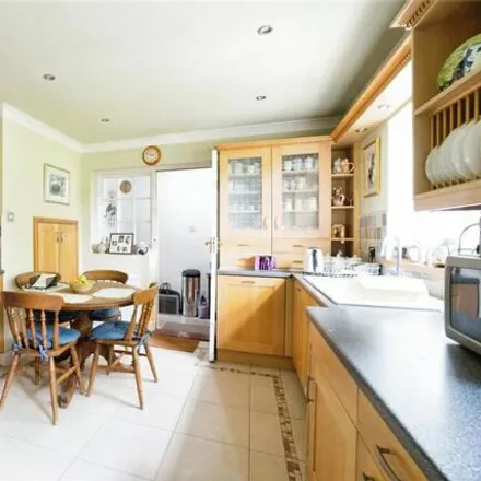 Image 5 - Reed Pond Walk, London, RM2 5PH, United Kingdom - House for sale