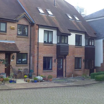 Rent this 1 bed townhouse on Thornhill Close in Amersham, HP7 0EW