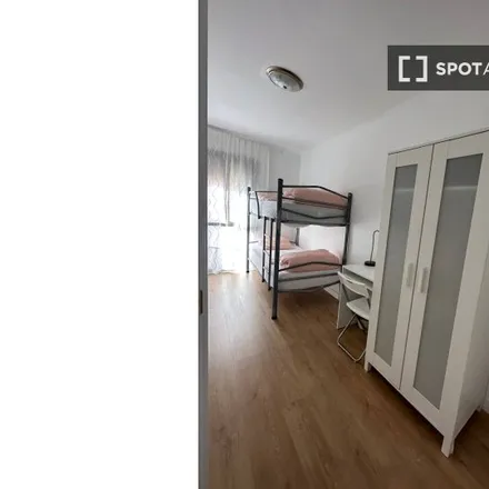 Rent this 4 bed room on Institut La Pineda in Carrer de la Batllòria, 08915 Badalona