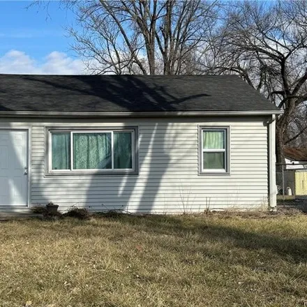 Buy this 2 bed house on 879 Southeast 25th Court in Des Moines, IA 50317
