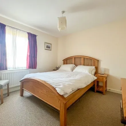 Rent this 2 bed apartment on Antonio's in 18 High Street, North Weston