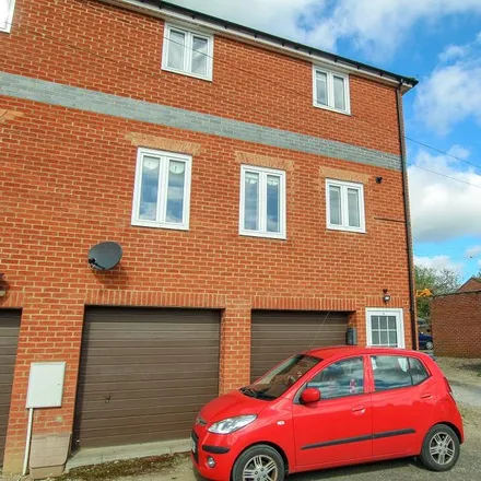 Rent this 2 bed townhouse on Sydney Lodge in Station Road, Thatcham
