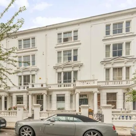 Rent this 1 bed apartment on Palace Gardens Terrace in Londres, London