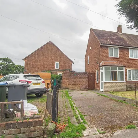 Rent this 3 bed house on Heronville Road in Wednesbury, B70 0LE