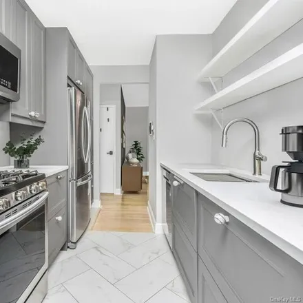 Image 4 - 645 West 239th Street, New York, NY 10463, USA - Apartment for sale
