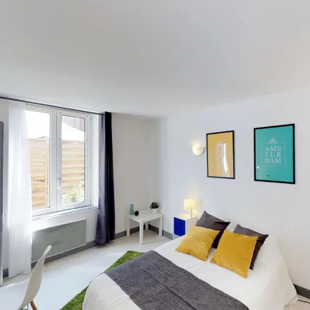Rent this 3 bed room on 46 Rue Saint-Sébastien in 59800 Lille, France