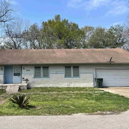 Buy this 3 bed house on 1299 North 6th Street in Beaumont, TX 77701