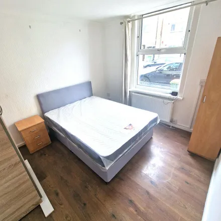 Image 2 - 41 Exning Road, London, E16 4NB, United Kingdom - Townhouse for rent