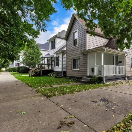 Buy this 3 bed house on 1036 Lincoln Avenue Northwest in Grand Rapids, MI 49504