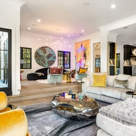 Image 5 - 2575 Chislehurst Place, Los Angeles, CA 90027, USA - House for sale