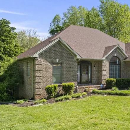 Buy this 5 bed house on 719 Vonda View Boulevard in Franklin, KY 42134