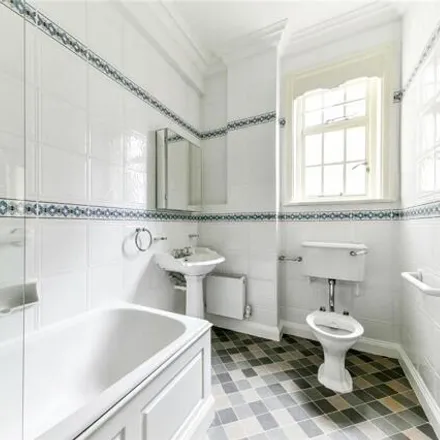 Image 3 - Duchess of Bedford House, Duchess of Bedford's Walk, London, W8 7QR, United Kingdom - Room for rent