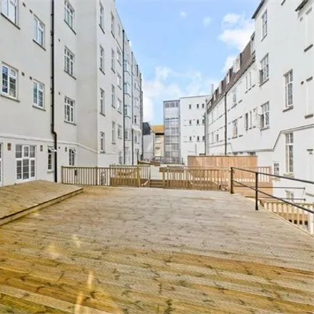 Image 7 - Berts, Western Road, Brighton, BN1 2DA, United Kingdom - Apartment for rent