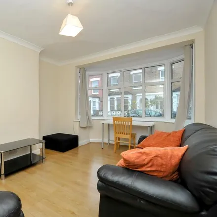 Rent this 4 bed townhouse on 31 Eade Road in London, N4 1DJ