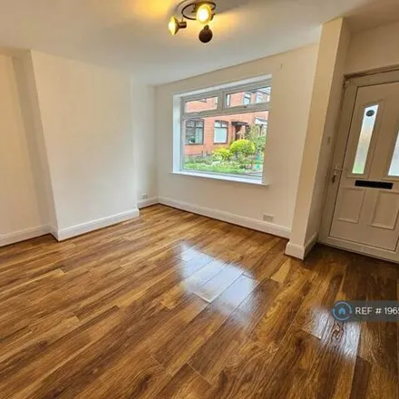 Image 3 - Kirkby Avenue, Manchester, M40 5HN, United Kingdom - Townhouse for rent