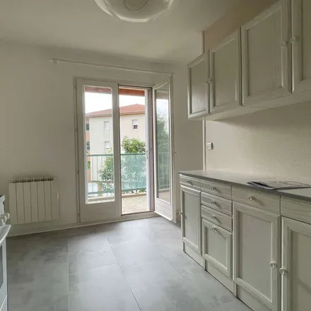 Rent this 3 bed apartment on 56 Avenue Aristide Briand in 38600 Fontaine, France