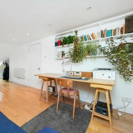 Image 8 - Alkham Road, Upper Clapton, London, N16 6XF, United Kingdom - Duplex for sale