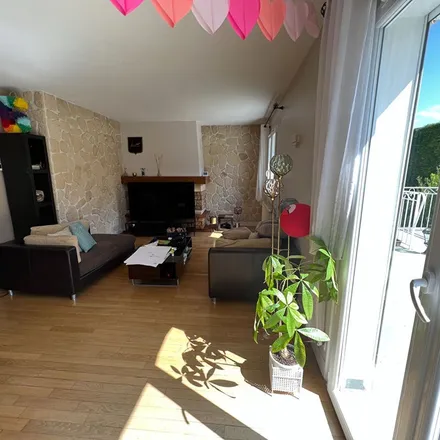 Rent this 11 bed apartment on 118 Rue du Connétable in 60500 Chantilly, France