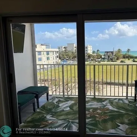 Image 6 - Allenwood Drive, Lauderdale-by-the-Sea, Broward County, FL 33308, USA - Condo for rent