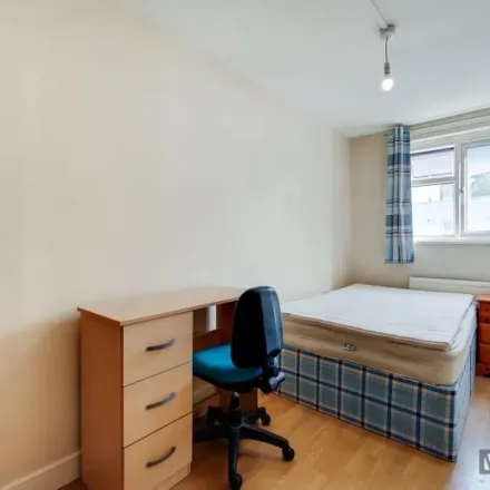 Rent this 4 bed apartment on 18 Penderyn Way in London, N7 0EW
