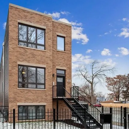 Buy this 8 bed house on 174 North Lamon Avenue in Chicago, IL 60651