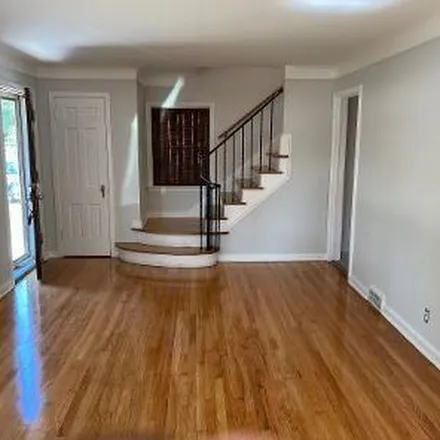 Rent this 3 bed apartment on 1308 Vernier Road in Grosse Pointe Woods, MI 48236