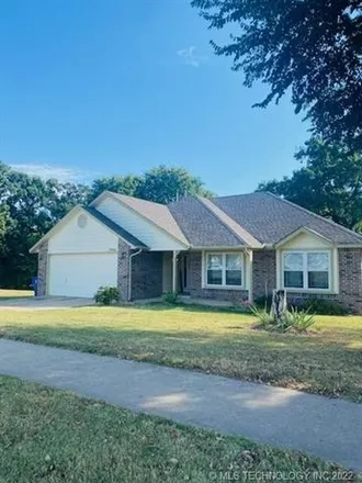 Buy this 3 bed house on 7901 South Beech Avenue in Broken Arrow, OK 74011