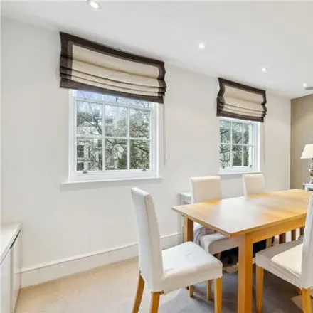 Image 6 - Greens Court, Holland Park Avenue, London, W11 3RB, United Kingdom - Townhouse for sale