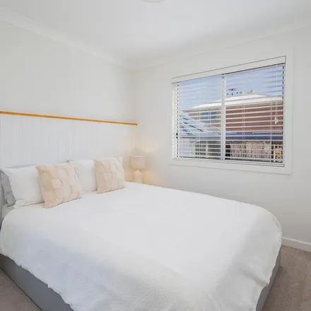 Rent this 3 bed townhouse on King Street in Shortland NSW 2307, Australia